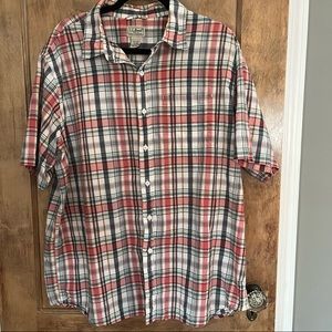 L.L. Bean men's slightly fitted 100% Cotton short sleeve button
down shirt